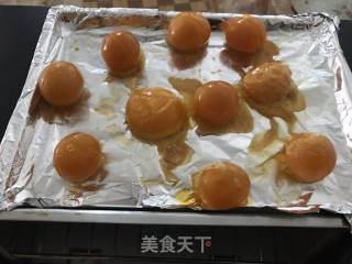 咸蛋黄肉松艾草青团的做法步骤：13