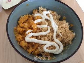咸蛋黄肉松艾草青团的做法步骤：16