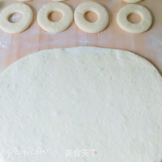油炸甜甜圈的做法步骤：10