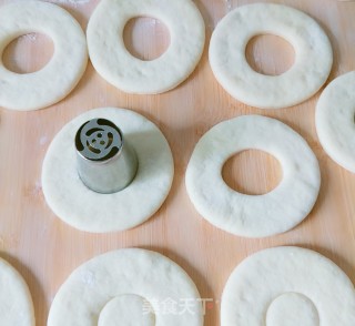 油炸甜甜圈的做法步骤：12