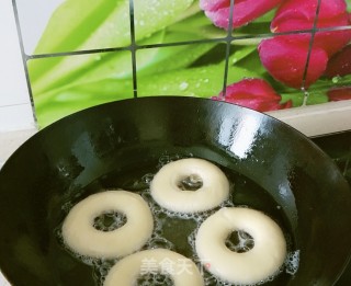 油炸甜甜圈的做法步骤：14