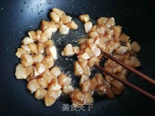 蒜苔滑炒鸡丁的做法步骤：7