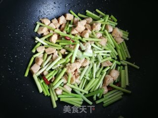 蒜苔滑炒鸡丁的做法步骤：13