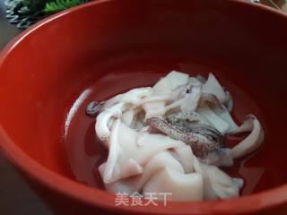 蒜香鱿鱼烧白菜的做法步骤：2