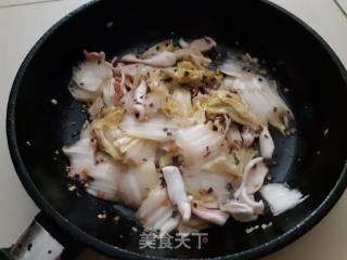 蒜香鱿鱼烧白菜的做法步骤：9