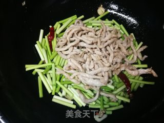 蒜苔炒肉丝的做法步骤：10