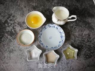 洋葱火腿披萨的做法步骤：1