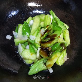 素炒黄瓜的做法步骤：7