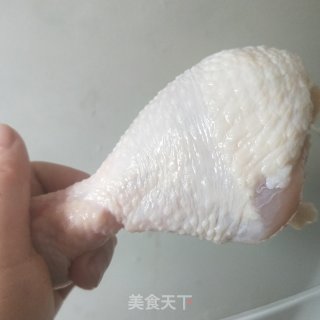香辣奥尔良炸鸡腿的做法步骤：1