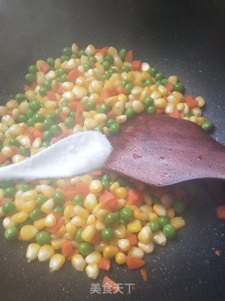 玉米青豌豆炒胡萝卜的做法步骤：6
