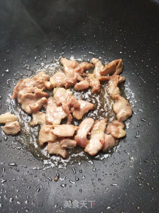 菇太郎木耳炒肉的做法步骤：3