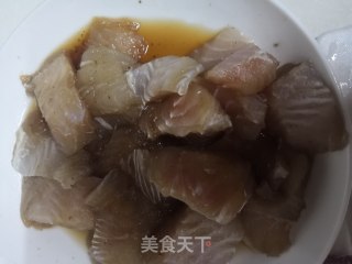 香葱巴沙鱼的做法步骤：1