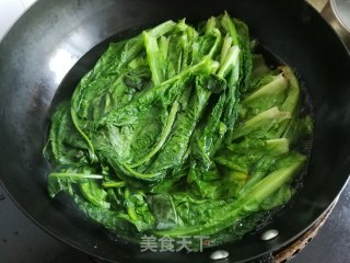 莴笋叶鸡蛋饺子的做法步骤：2