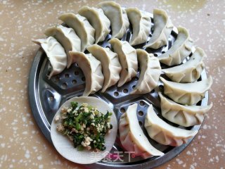 莴笋叶鸡蛋饺子的做法步骤：9