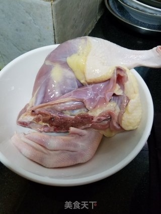 啤酒鸭腿的做法步骤：1
