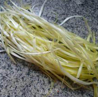 韭菜芽蚕豆炒鳝鱼的做法步骤：3