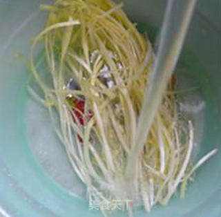韭菜芽蚕豆炒鳝鱼的做法步骤：6