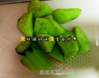 原创【????仙草味道????私房菜????】????女儿????的????味道????之酸甜????黄瓜????的做法步骤：1