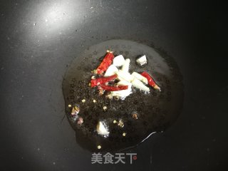 羊肚菌炒蒜苔的做法步骤：4