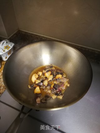 青椒胡萝卜腊肉炒饭的做法步骤：3