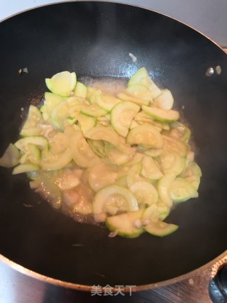 鸡蛋炒西葫芦的做法步骤：5