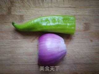 洋葱拌羊脆骨的做法步骤：2