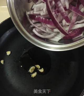 洋葱炒蒜苔的做法步骤：4