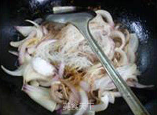 瘦肉丝洋葱炒粉丝的做法步骤：10