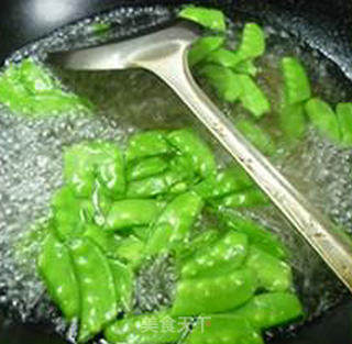 香干虾球炒荷兰豆的做法步骤：9