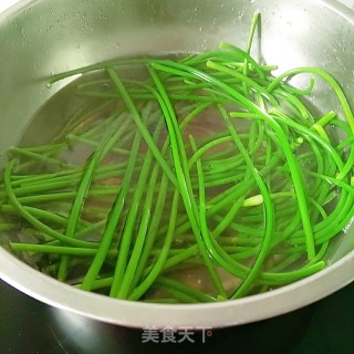 凉拌蒜薹丝的做法步骤：3