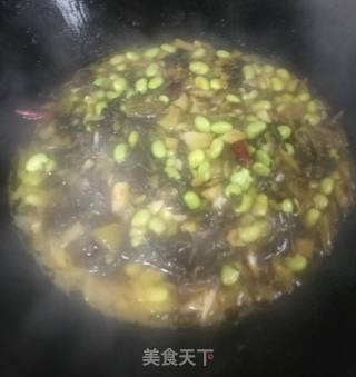 酸菜炒毛豆的做法步骤：5