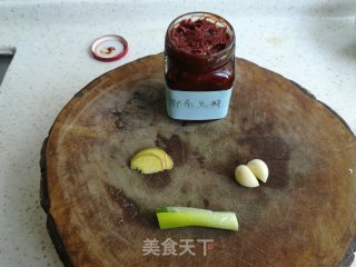 鱼香肉丝的做法步骤：1
