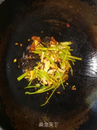 鱼香肉丝的做法步骤：9