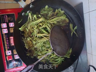 香椿炒蛋的做法步骤：3
