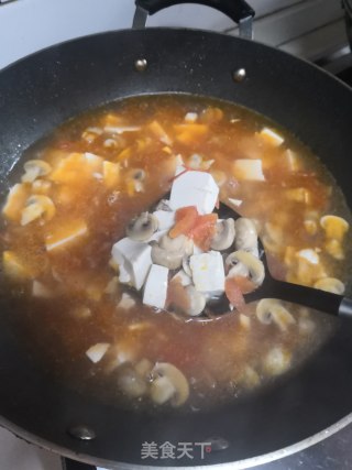 白蘑菇豆腐汤的做法步骤：5
