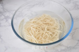 海肠拌面的做法步骤：11