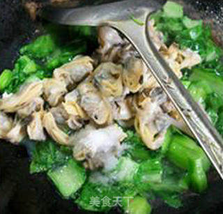 花蛤肉炒菜芯的做法步骤：11