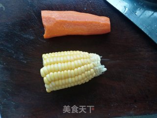 胡萝卜玉米瘦肉银耳汤的做法步骤：2