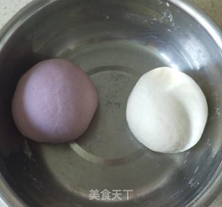 双色豆沙包的做法步骤：3
