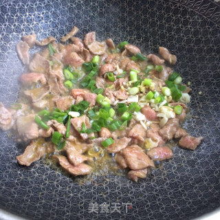 牛肉炒西葫芦的做法步骤：6