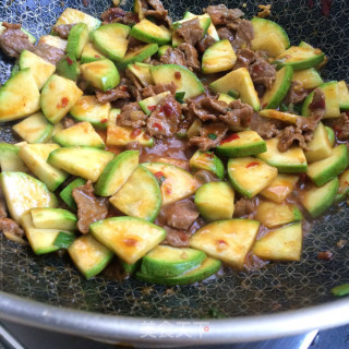 牛肉炒西葫芦的做法步骤：9