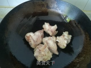 香辣黄豆猪蹄的做法步骤：2