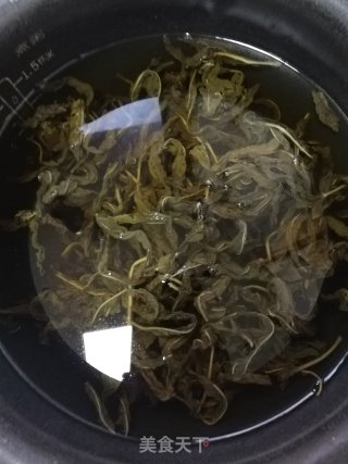 芝麻叶面条的做法步骤：1