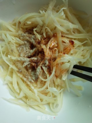 土豆丝饼的做法步骤：2