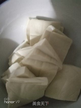 干贝冬瓜豆腐汤的做法步骤：1