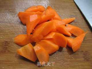 胡萝卜茭白煮腊鸭腿的做法步骤：4