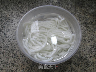 菜芯腊鸡腿煮土豆粉条的做法步骤：4
