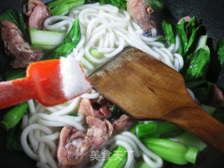 菜芯腊鸡腿煮土豆粉条的做法步骤：10