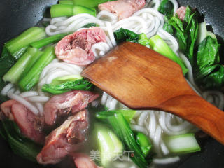 菜芯腊鸡腿煮土豆粉条的做法步骤：11