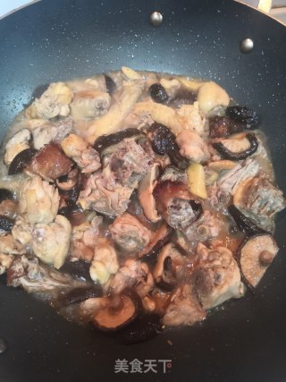 尖椒香菇炒草鸡的做法步骤：3